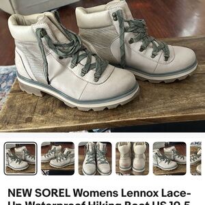 Sorel Women's Lace-Up Boots - Canoe tan and Green . NWOT
